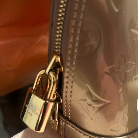 Louis Vuitton Gold Vernis Alma BB mini 2way NIB MPN: M50567 ❌❌SOLD❌❌ - Picture 4 of 16